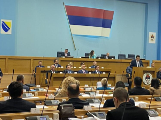 Opozicija protiv Dodikovog izbornog zakona i mitinga zbog rezolucije o Srebrenici